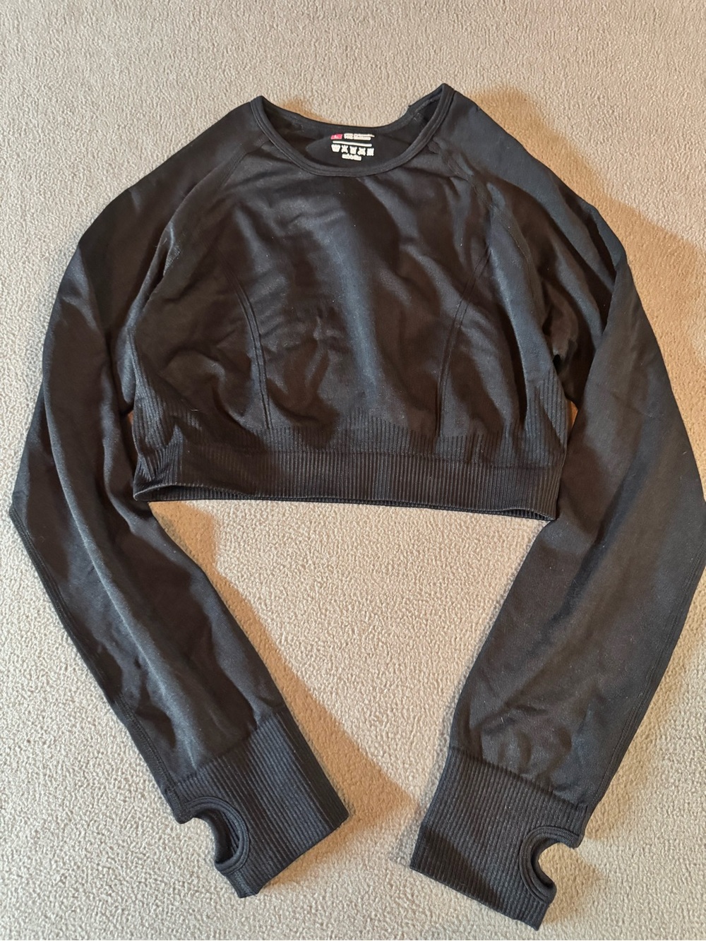 Cropped Long-Sleeve Thumbhole Top - Black